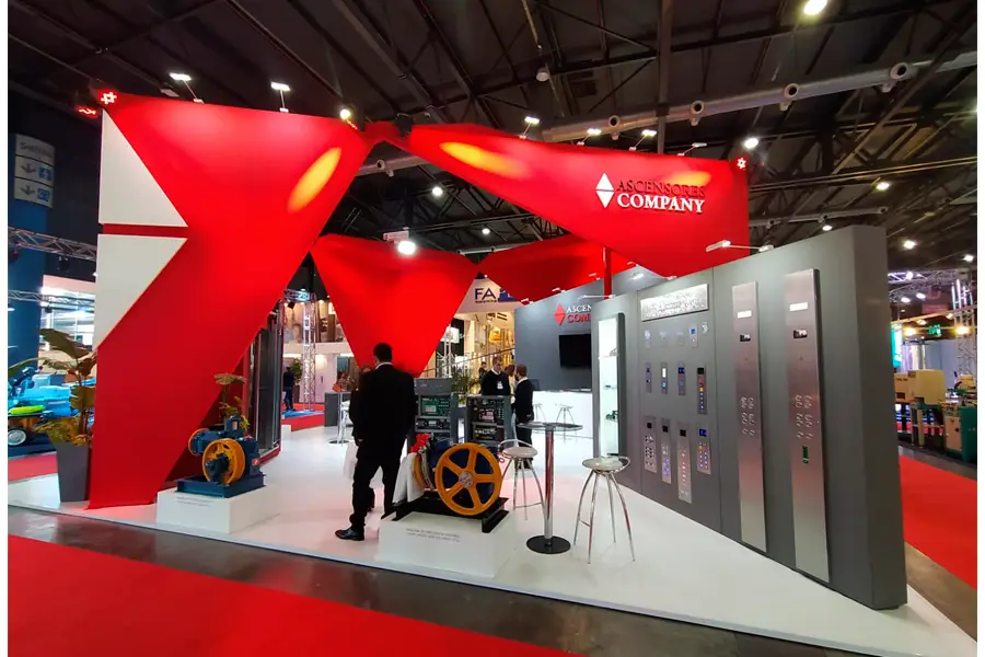 Stand de Ascensores Company en BATEV diseñado por Saconi Folco Stands, exposición de la construcción en Argentina.